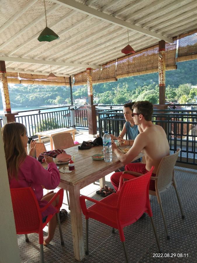 Dharma Yoga Homestay Dan Hostel アメッド エクステリア 写真