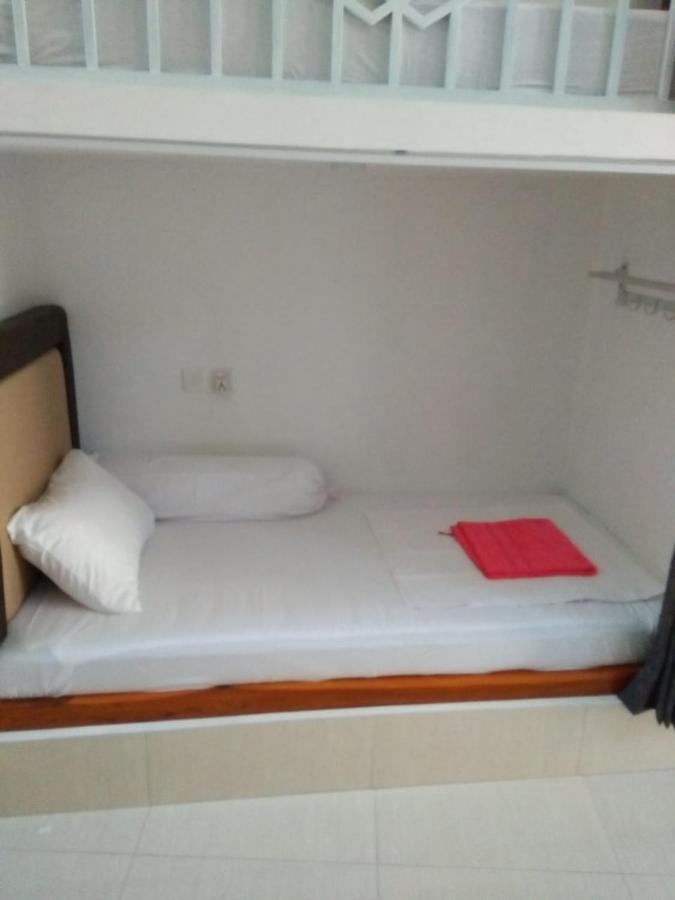 Dharma Yoga Homestay Dan Hostel アメッド エクステリア 写真