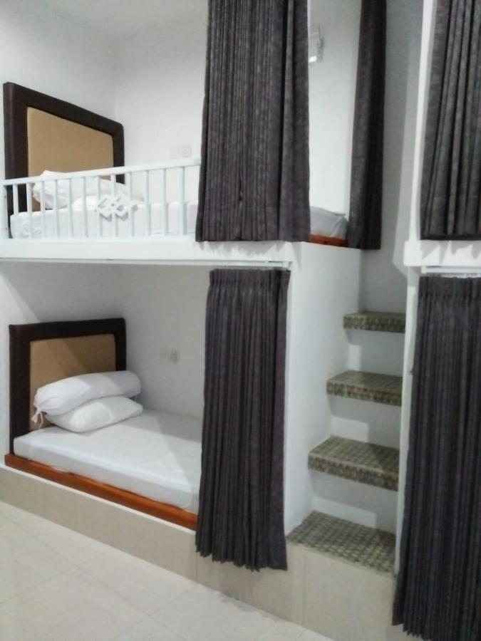 Dharma Yoga Homestay Dan Hostel アメッド エクステリア 写真