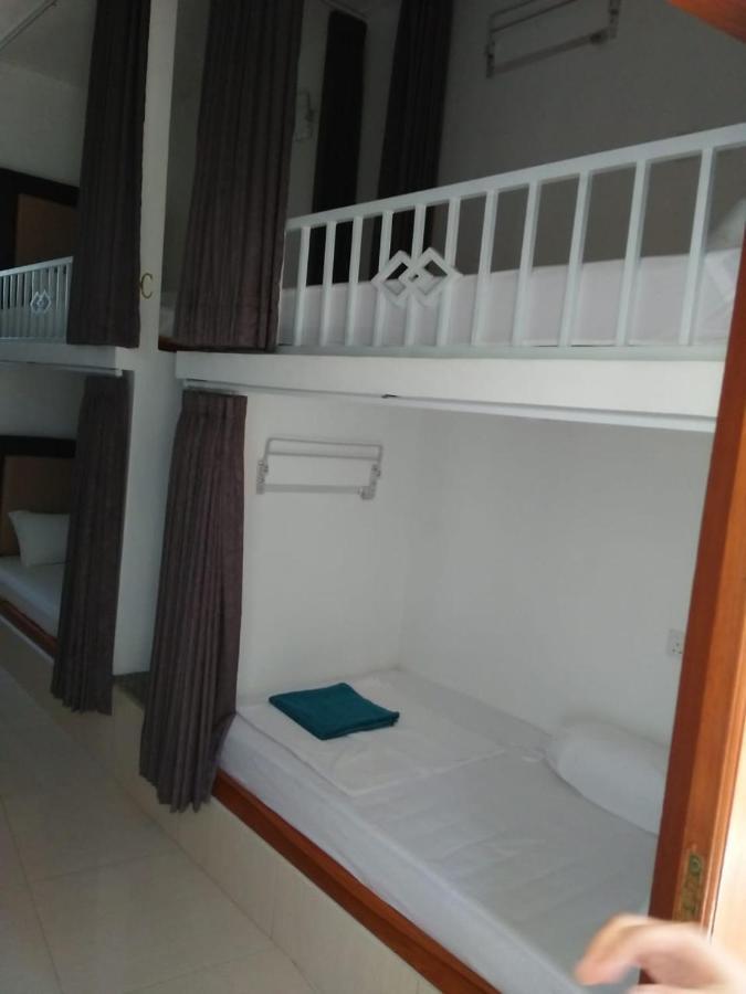 Dharma Yoga Homestay Dan Hostel アメッド エクステリア 写真