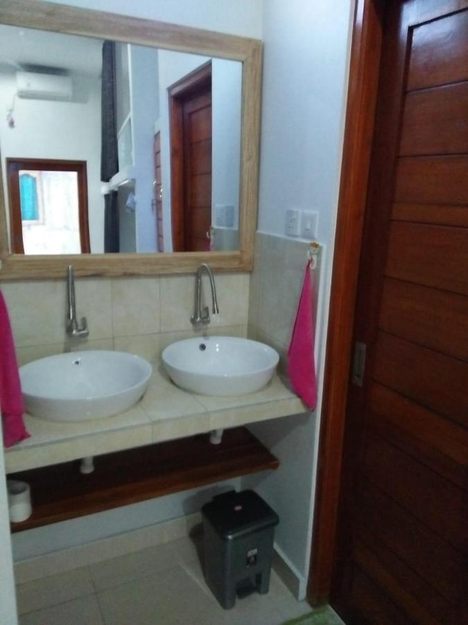 Dharma Yoga Homestay Dan Hostel アメッド エクステリア 写真