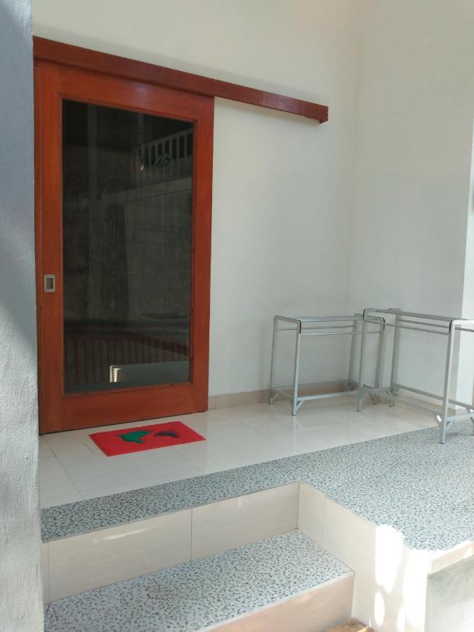 Dharma Yoga Homestay Dan Hostel アメッド エクステリア 写真